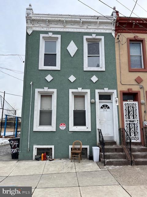 914 Point St Property Photo 1