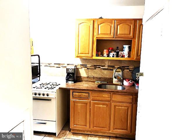 914 Point St Property Photo 4