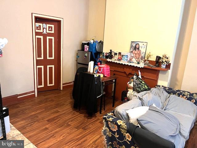912 Point St Property Photo 5