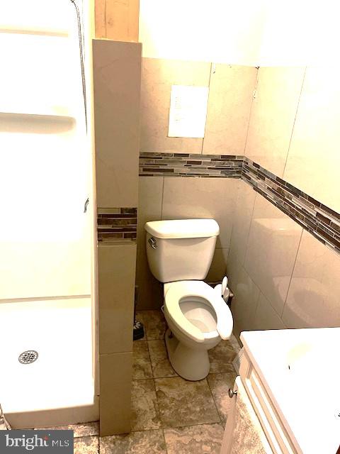 912 Point St Property Photo 9