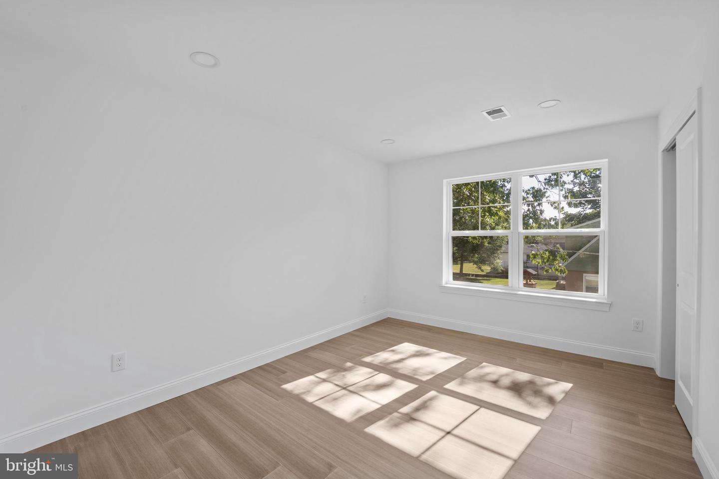 492 Ellis Ave Property Photo 24