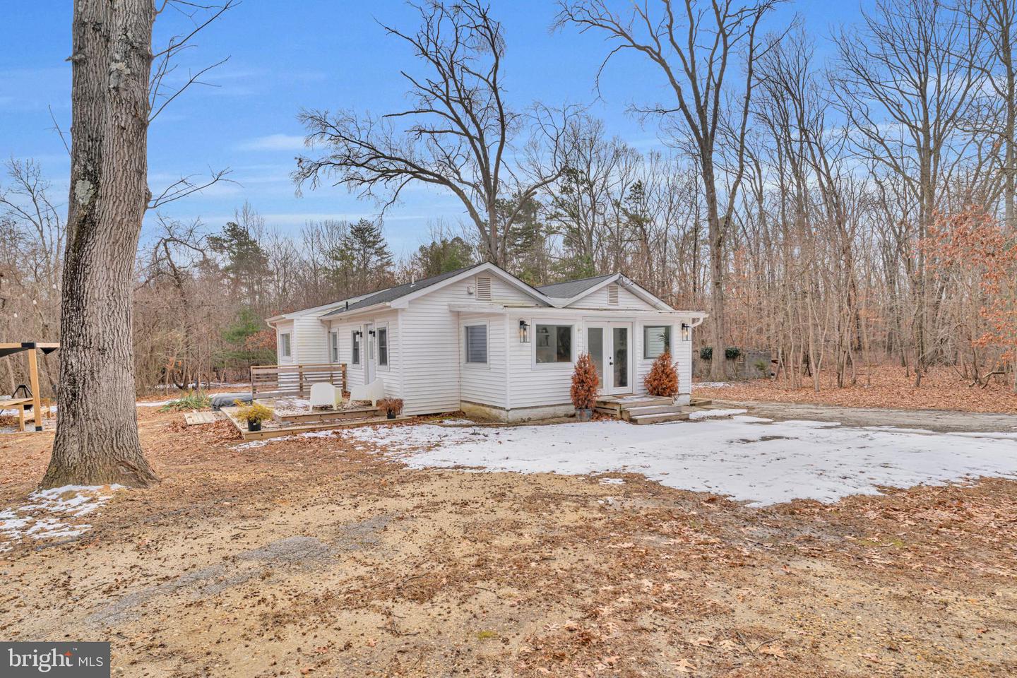 572 Zoe Rd Property Photo 2