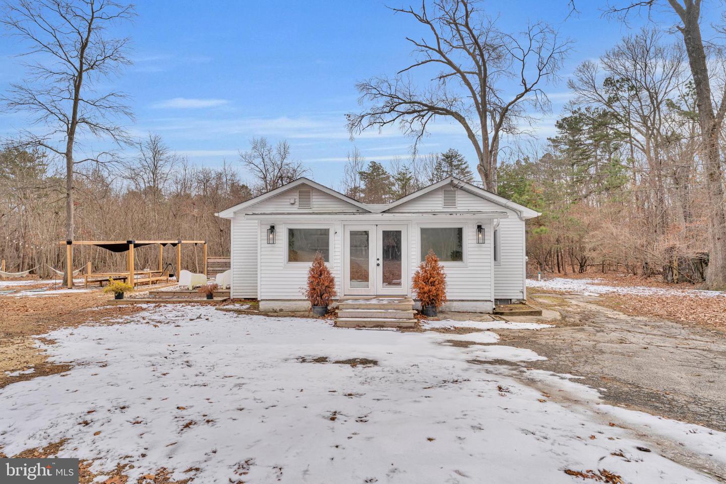 572 Zoe Rd Property Photo 3
