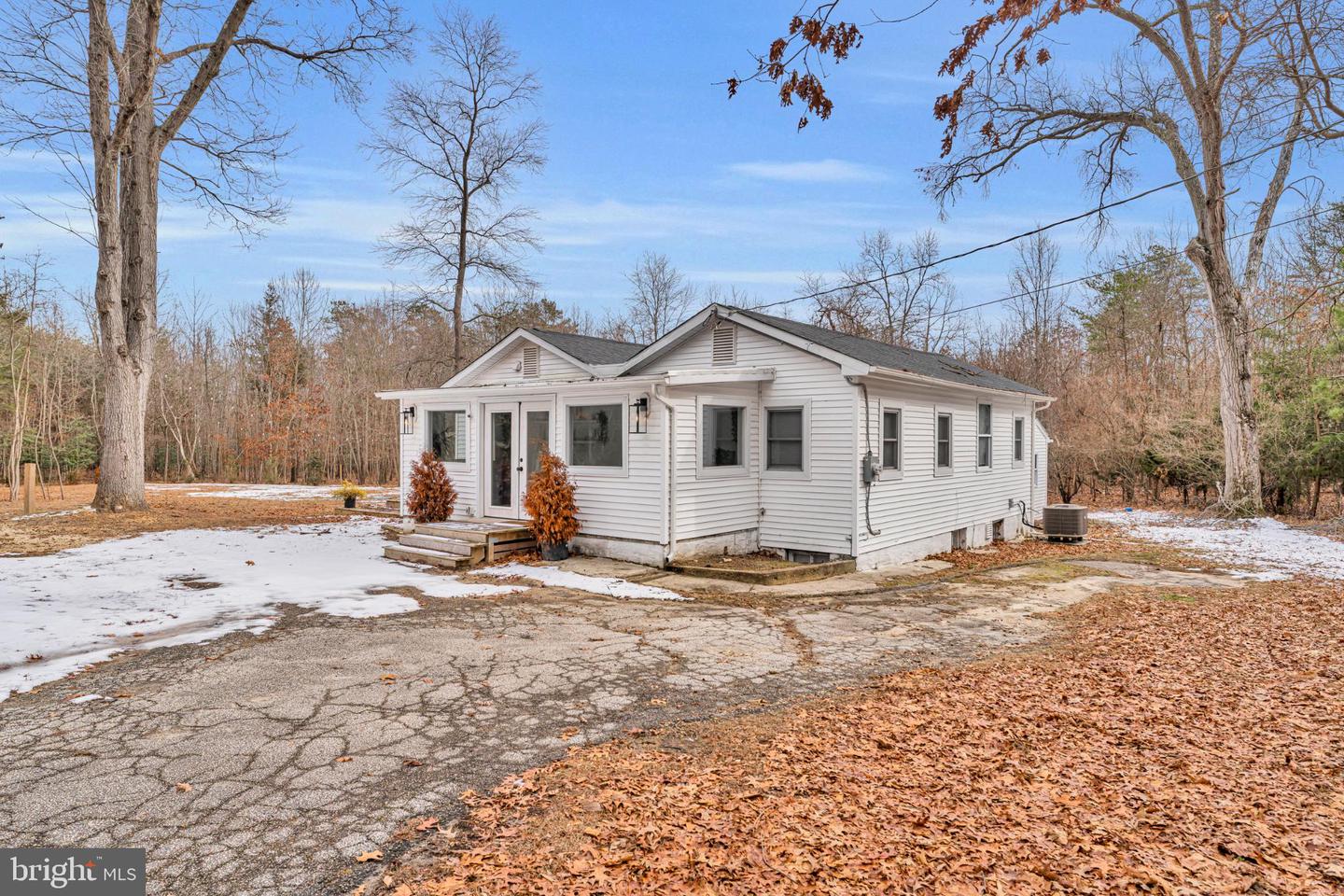 572 Zoe Rd Property Photo 4