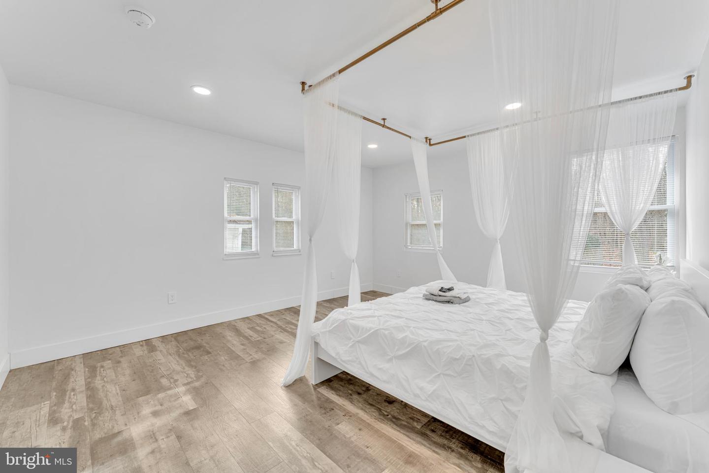 572 Zoe Rd Property Photo 24