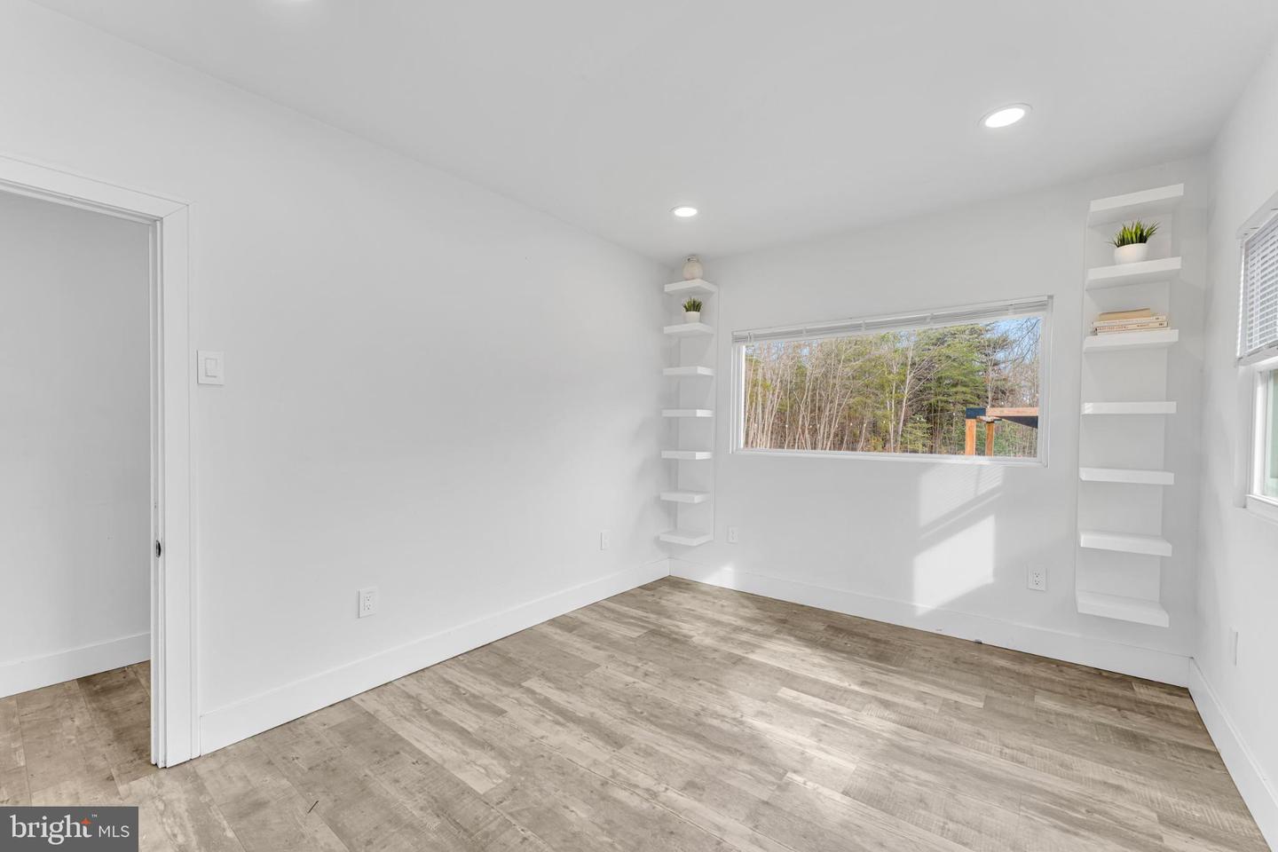 572 Zoe Rd Property Photo 29