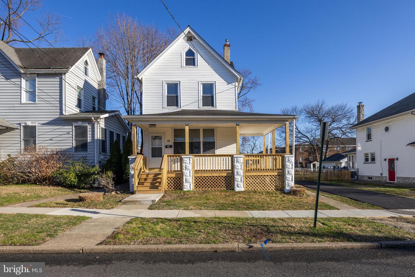 28 W Greenwood Ave Property Photo 1