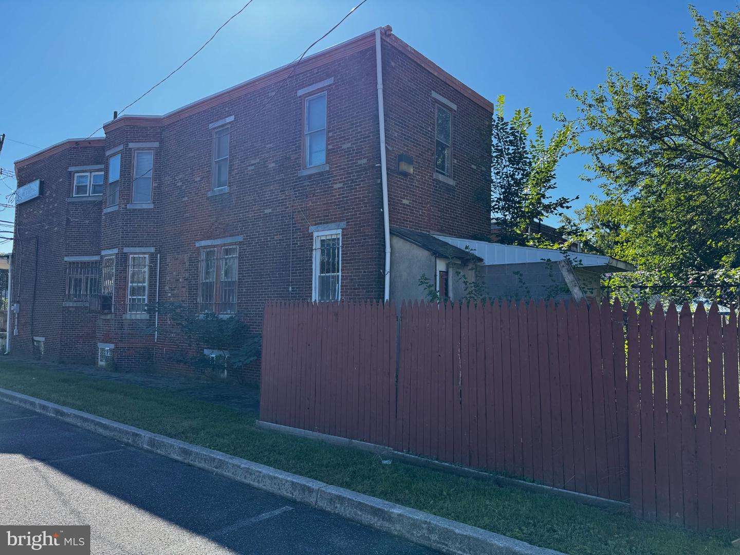 1909 7th S Property Photo 3