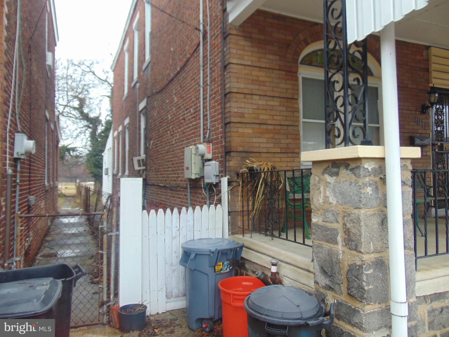 1911 S 7th St Property Photo 4