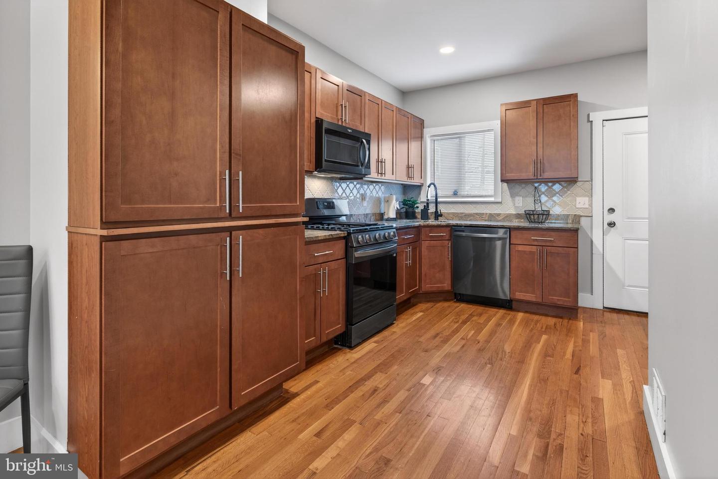 736 New St Property Photo 6