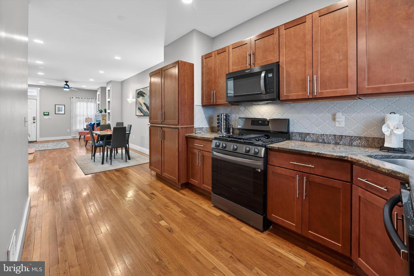 736 New St Property Photo 8