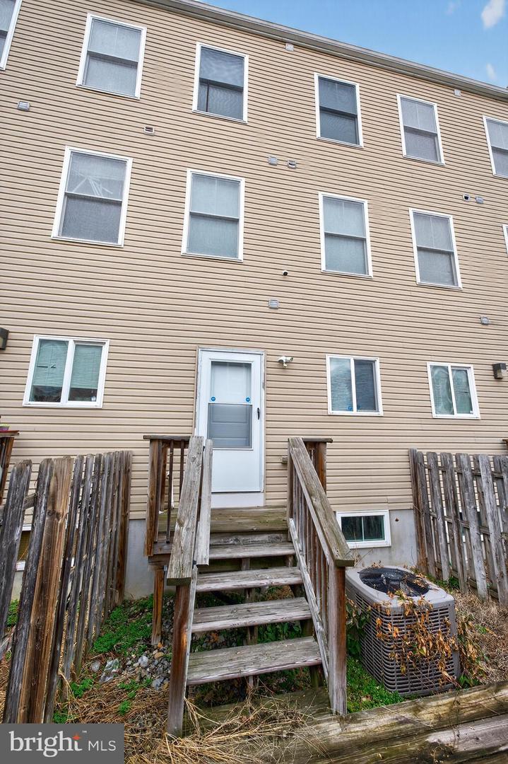 736 New St Property Photo 20