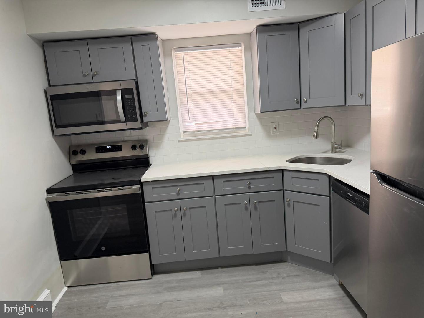 244 Mansion Ave #b Property Photo 9