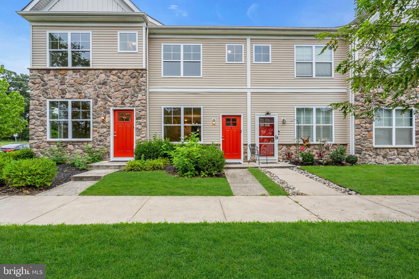 3 ROWAND WAY E Property Photo 1