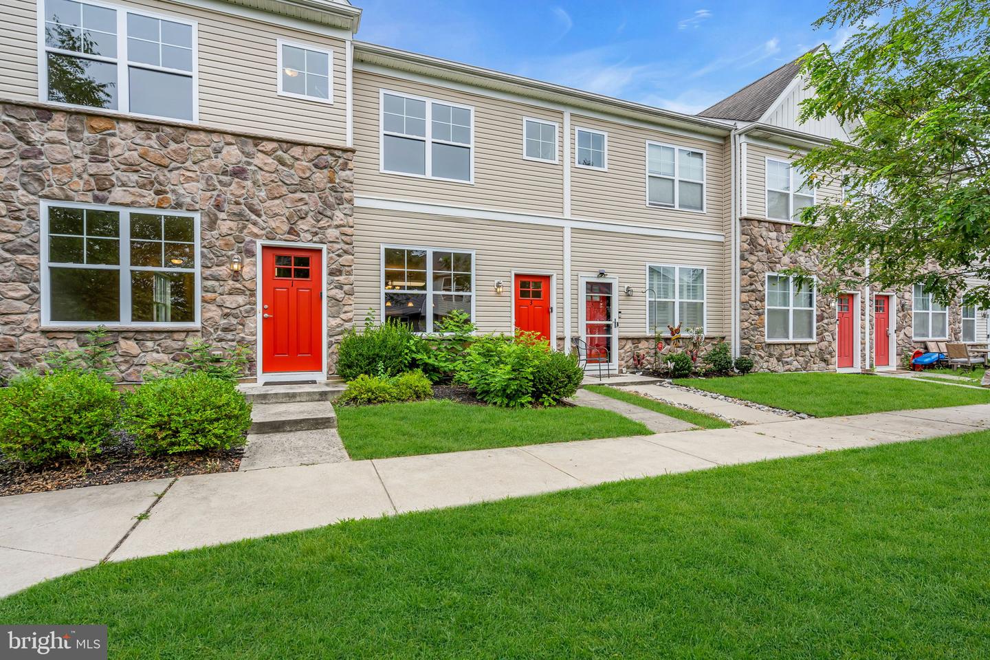 3 Rowand Way E Property Photo 2