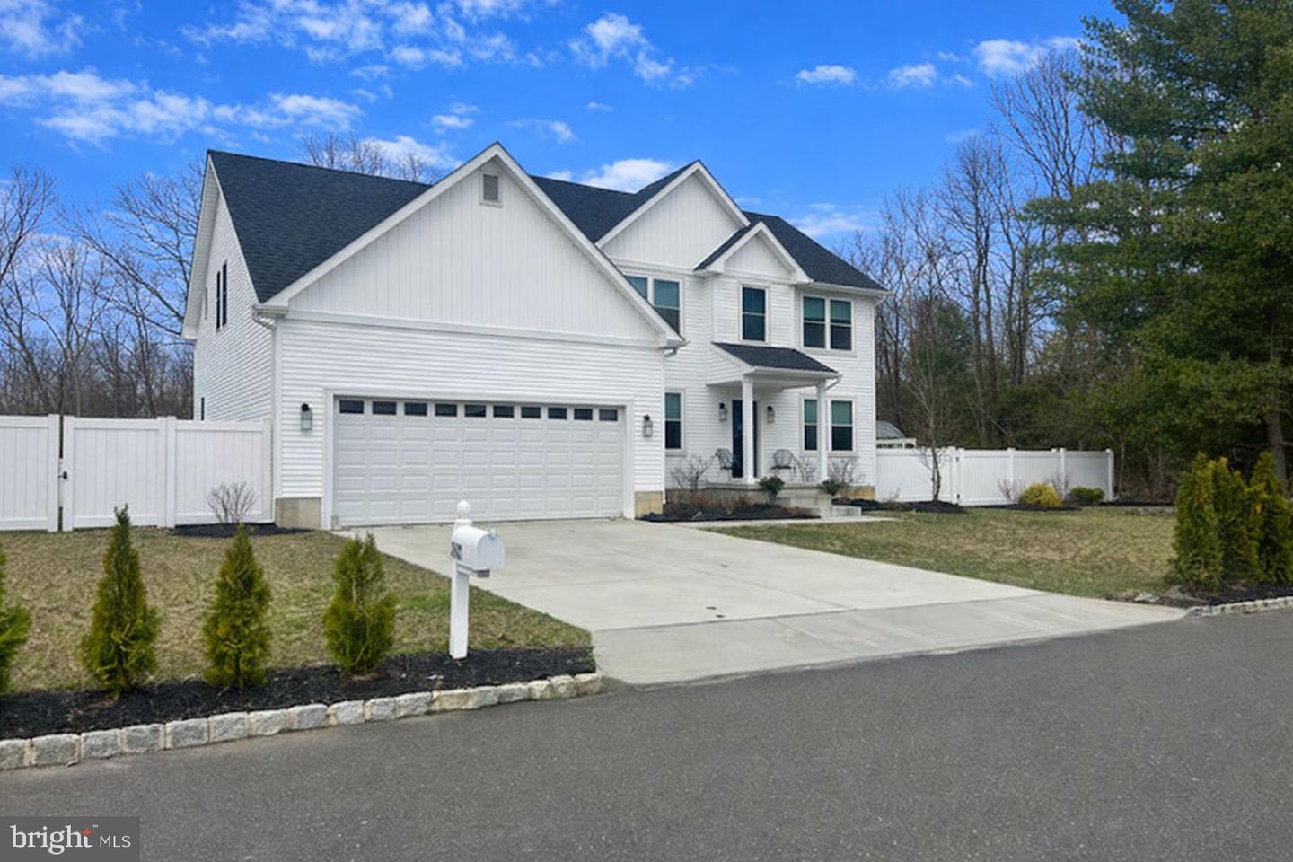 442 Waterfords Edge Ct Property Photo 3