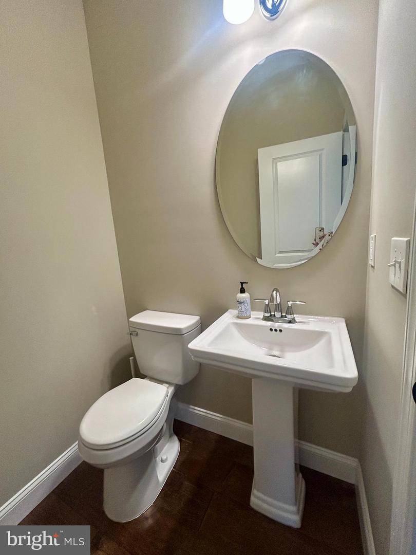 442 Waterfords Edge Ct Property Photo 16