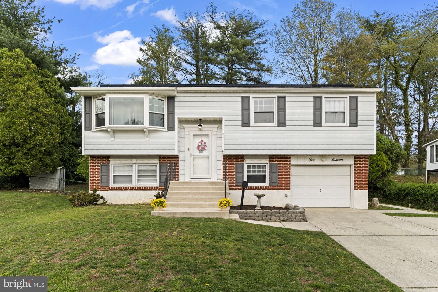111 E Hemmings Way Property Photo 1