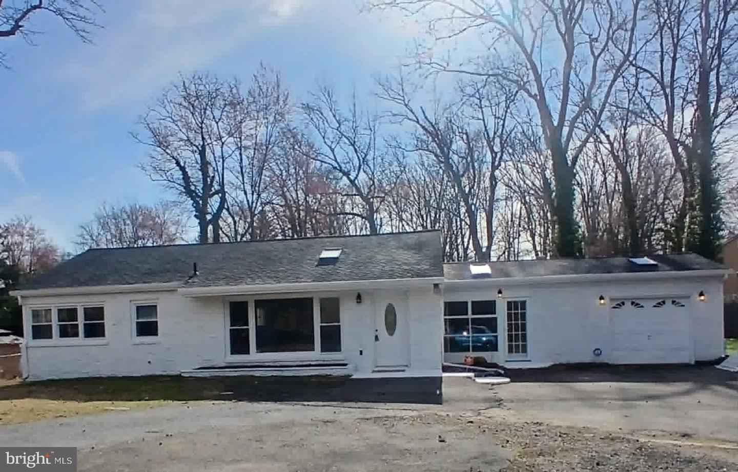 7 Kings Hwy N Property Photo 2