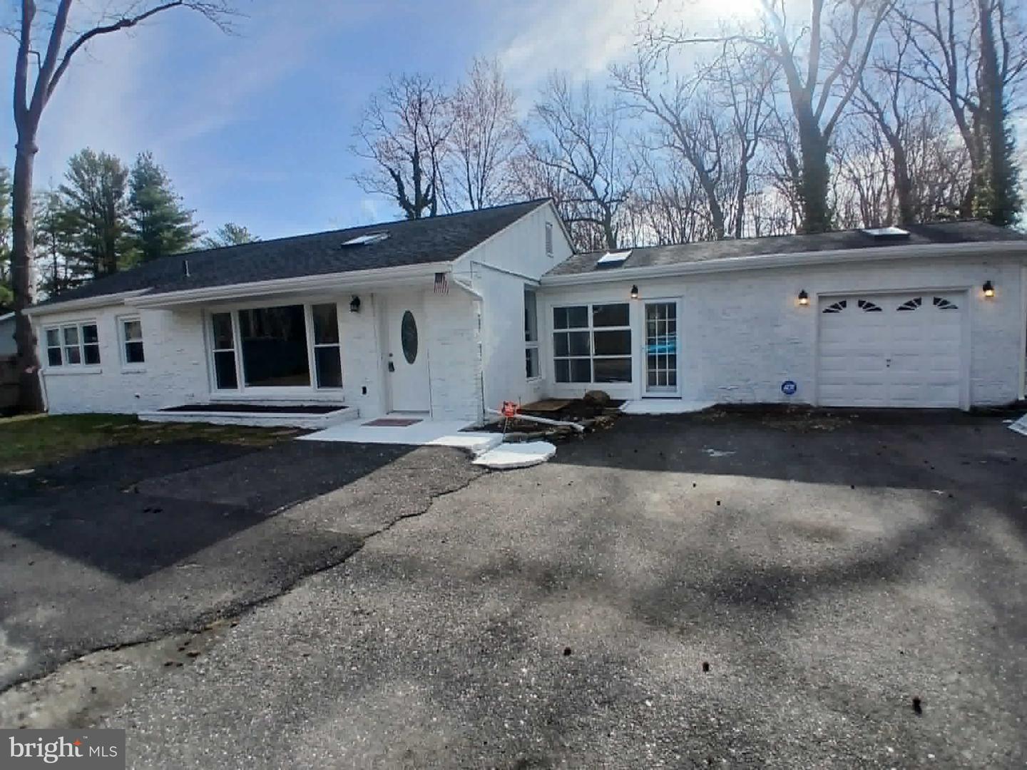 7 Kings Hwy N Property Photo 3