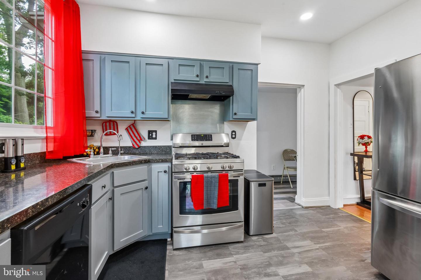 3022 Penn St Property Photo 6