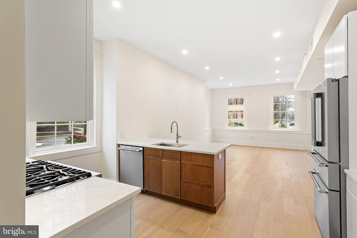 300 Kings Hwy E #b Property Photo 6