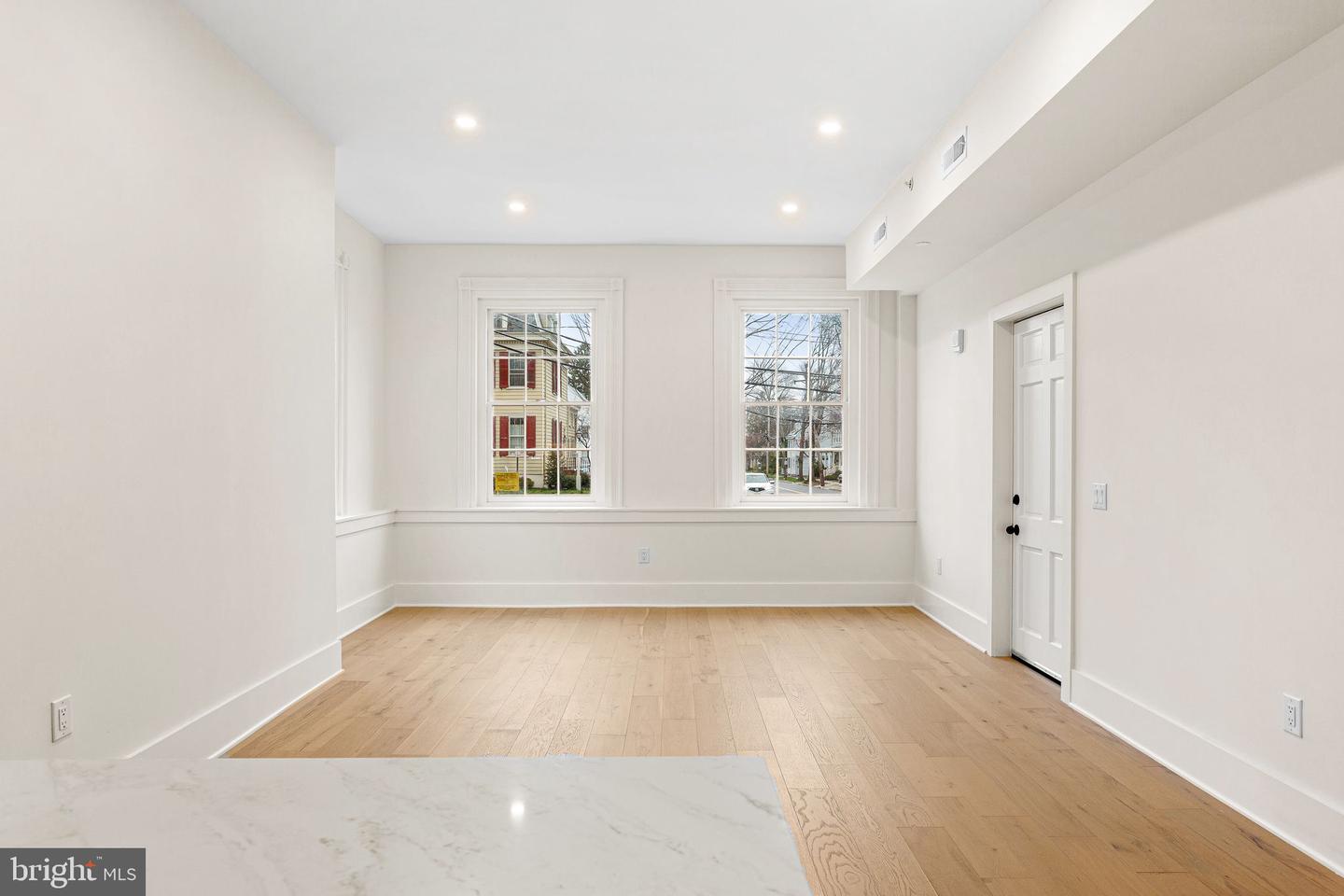 300 Kings Hwy E #b Property Photo 12