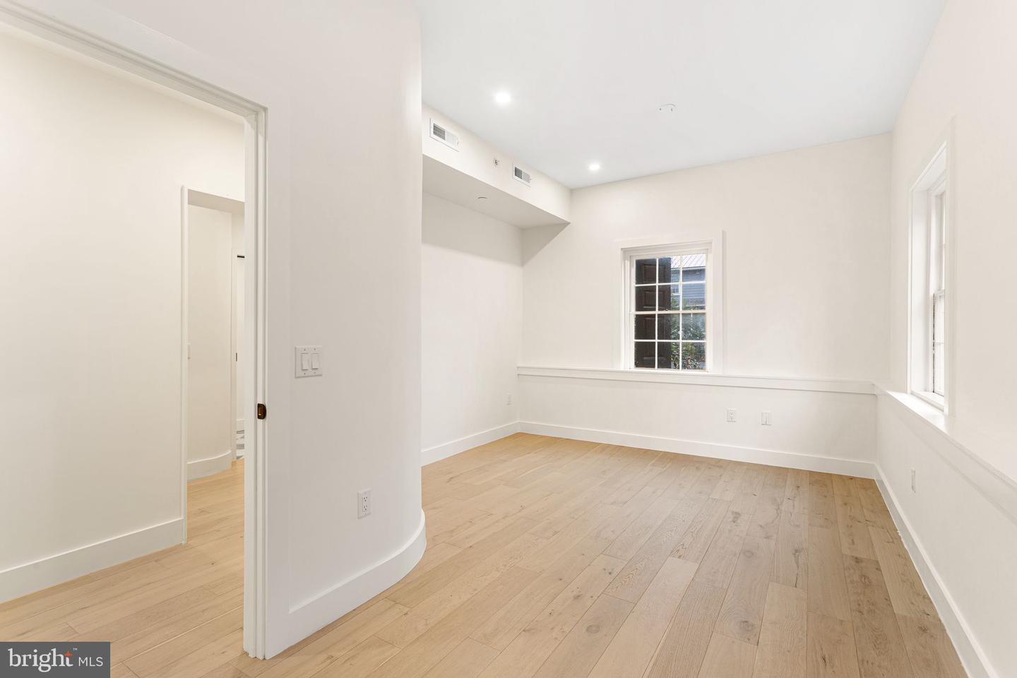 300 Kings Hwy E #b Property Photo 13