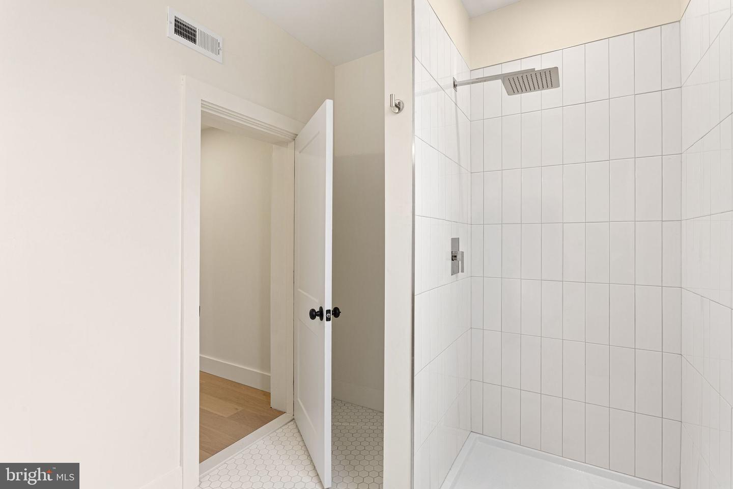 300 Kings Hwy E #b Property Photo 24