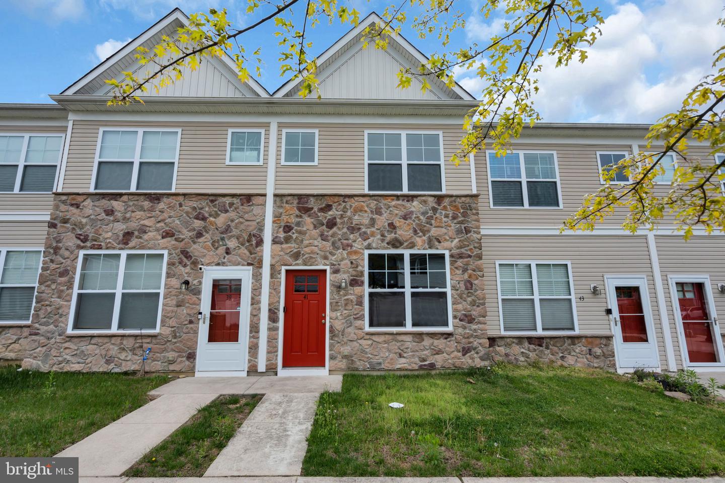 41 Rowand Way E Property Photo 1