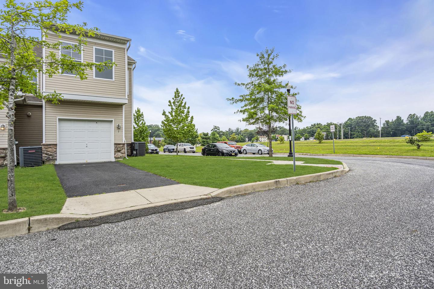 41 Rowand Way E Property Photo 3