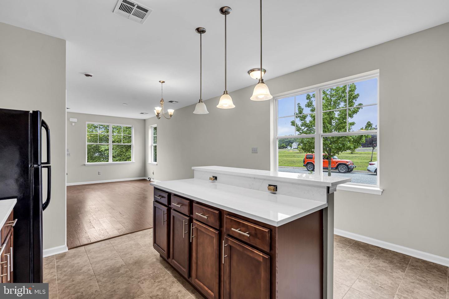 41 Rowand Way E Property Photo 10