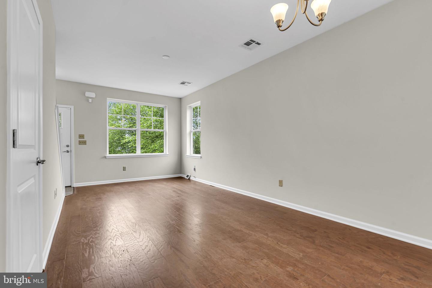 41 Rowand Way E Property Photo 17