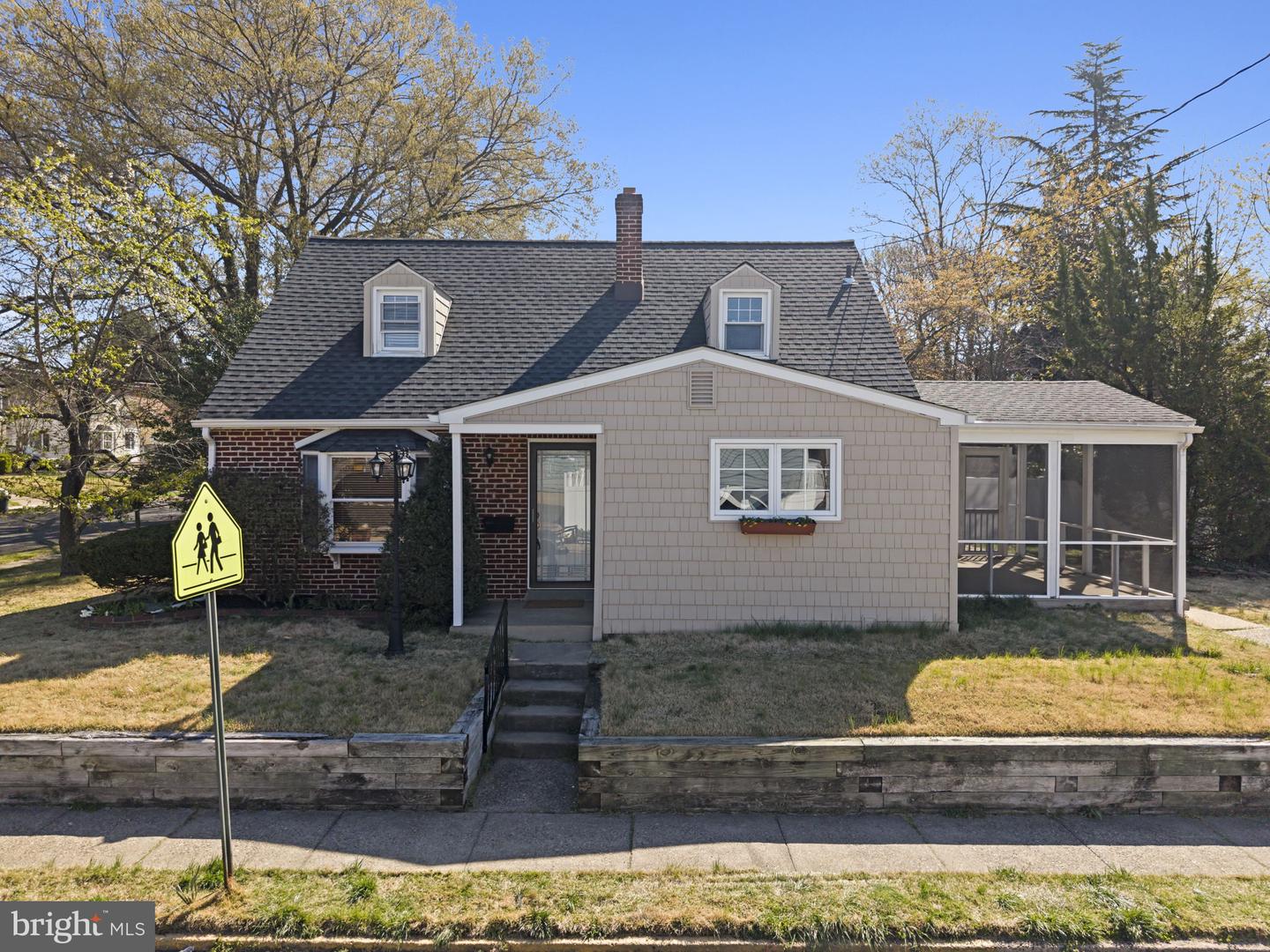 1644 W High St Property Photo 1