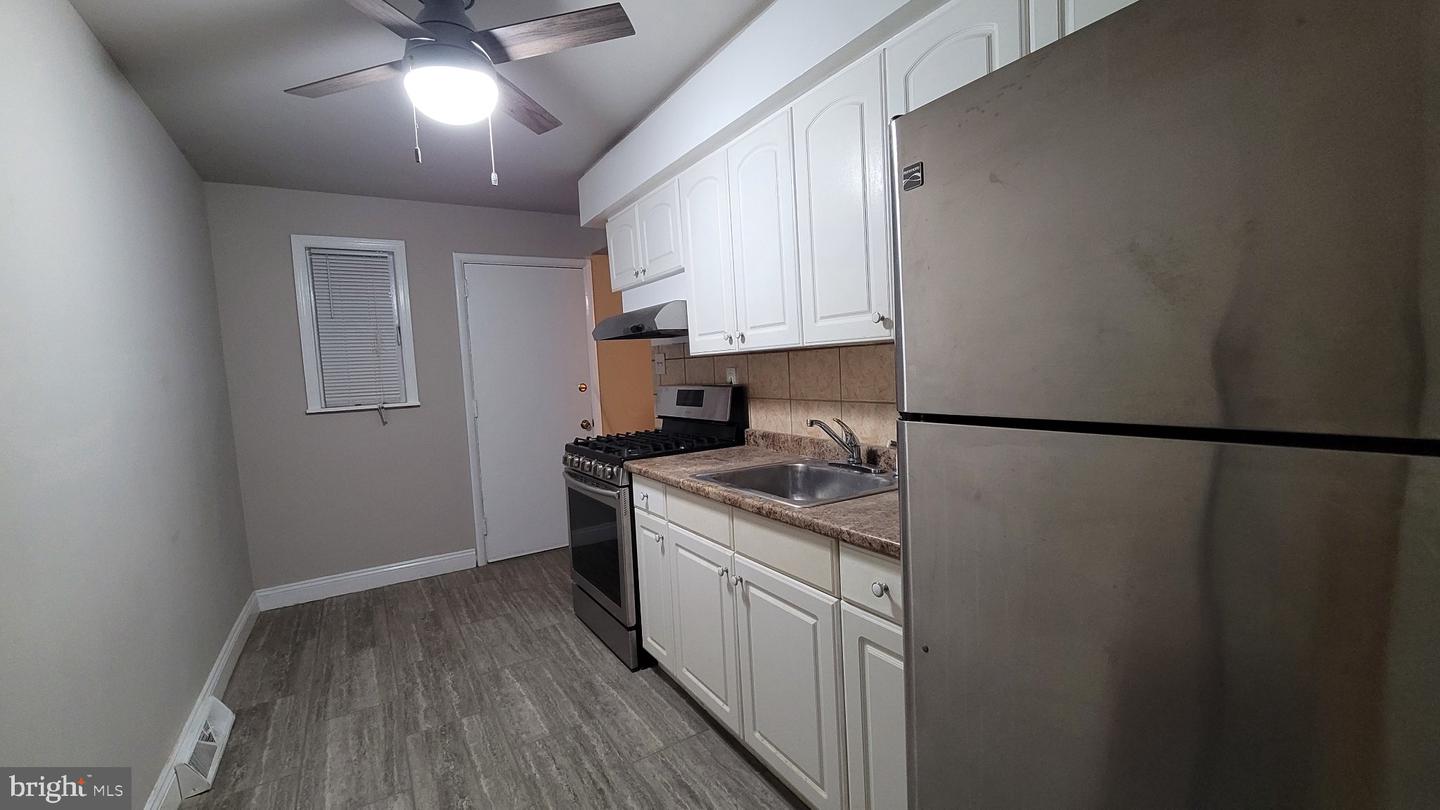1055 Kenwood Ave Property Photo 9