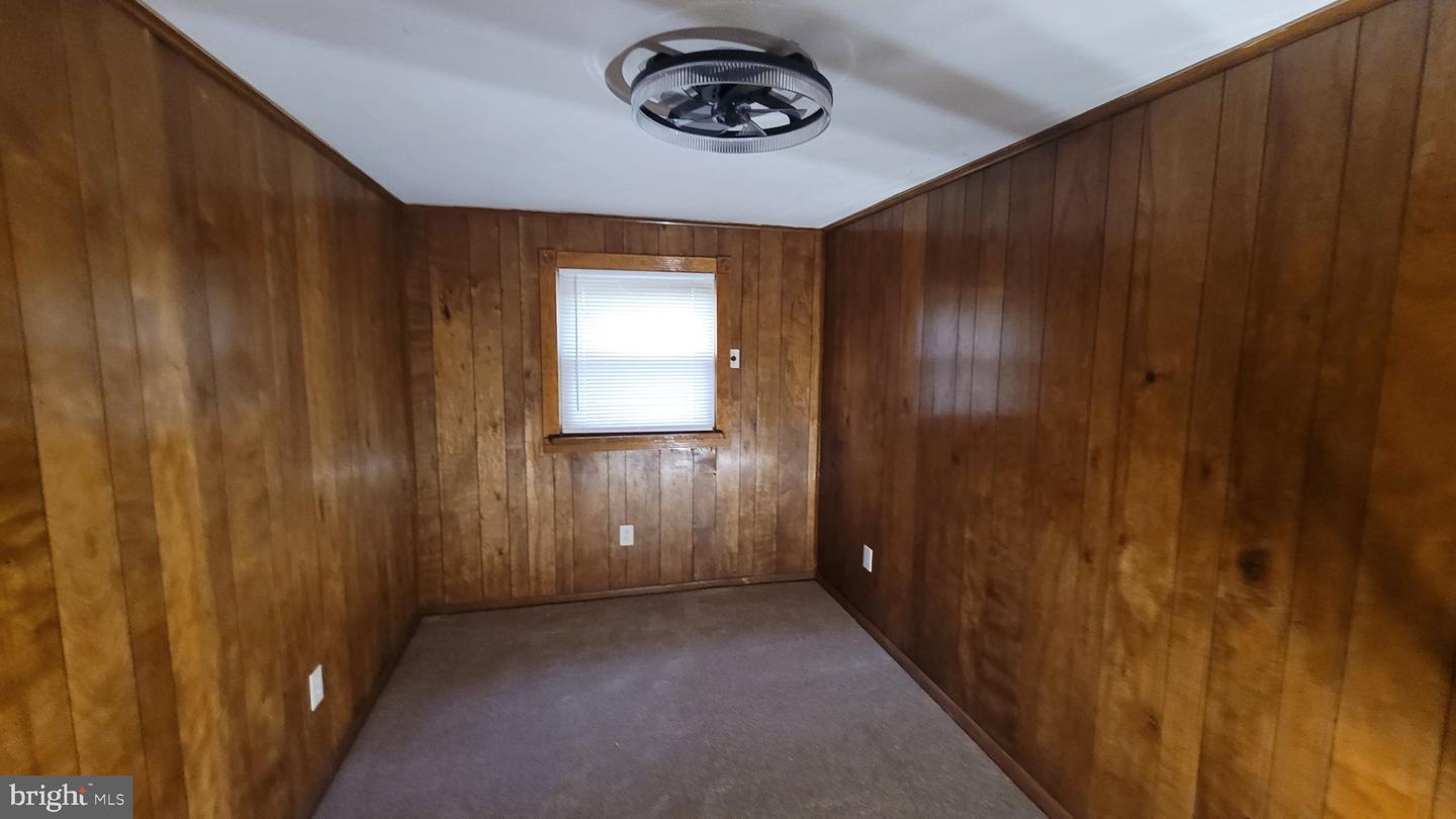 1055 Kenwood Ave Property Photo 17