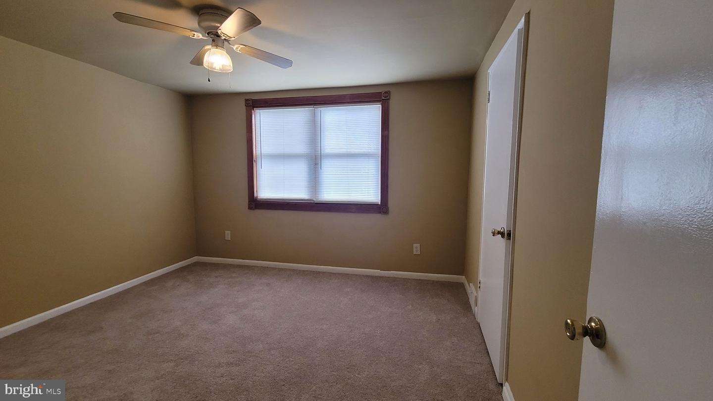 1055 Kenwood Ave Property Photo 19