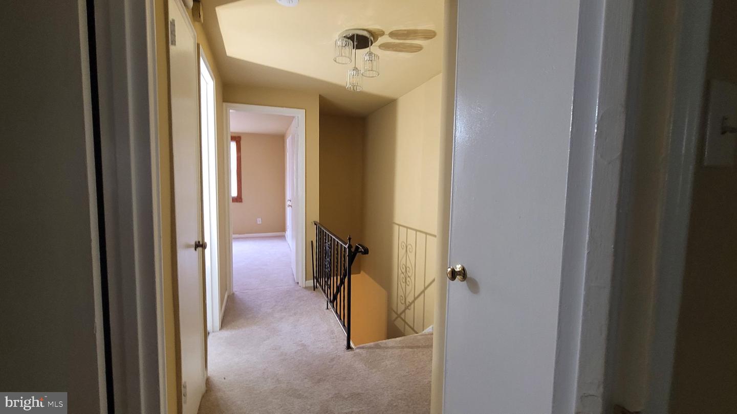 1055 Kenwood Ave Property Photo 32