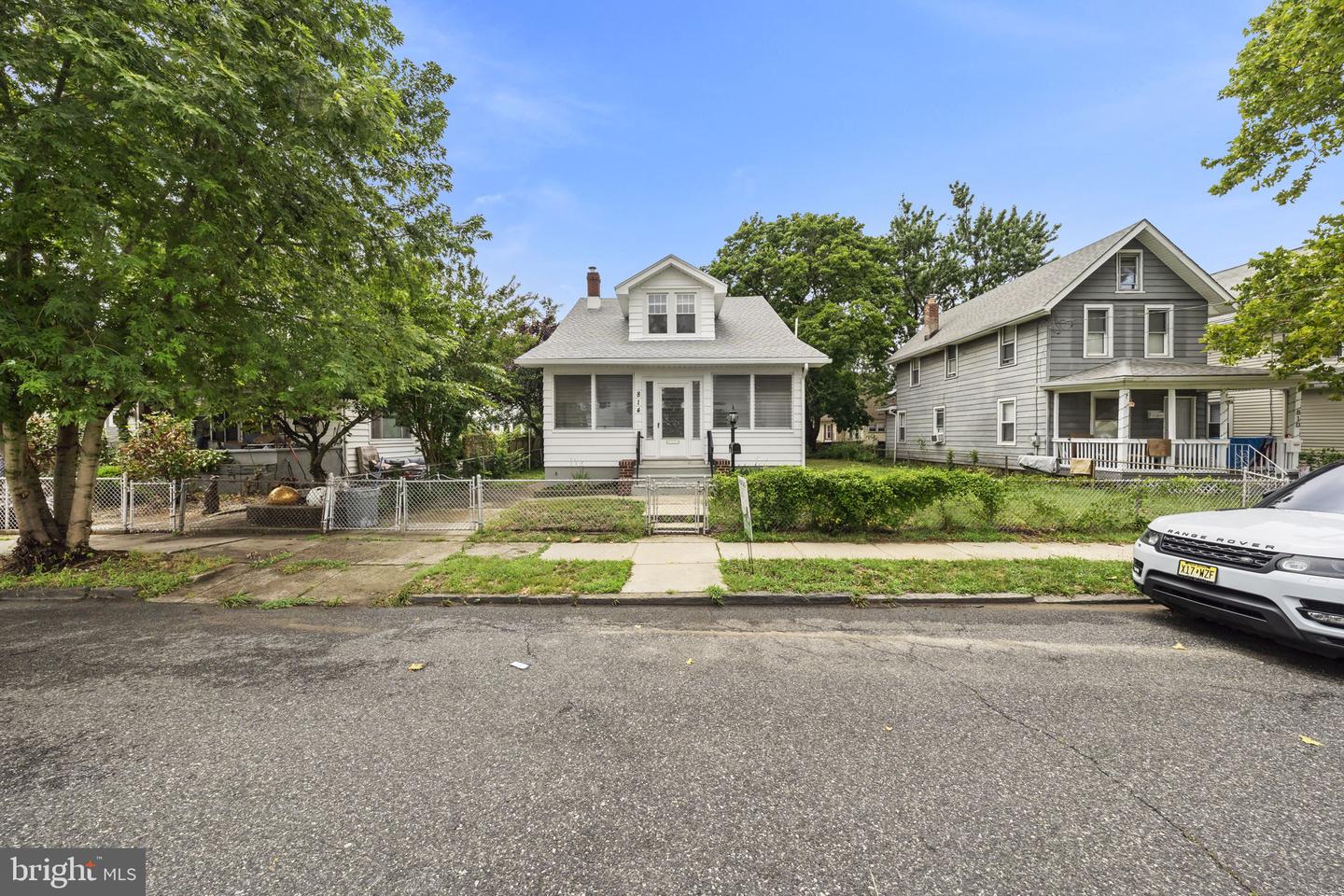 814 Somerset St Property Photo 1