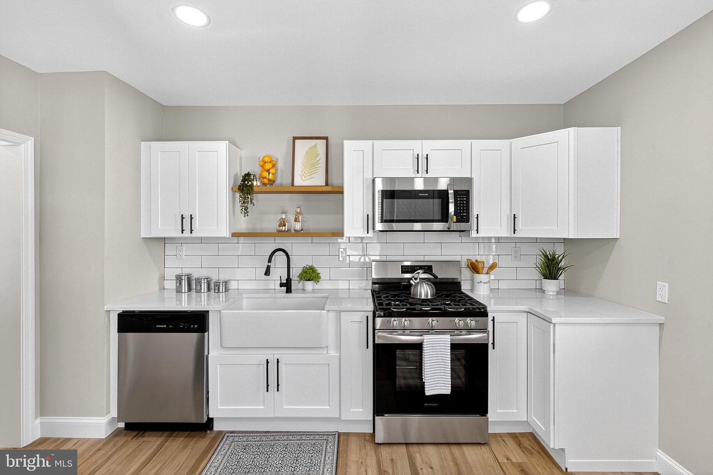 113 Centre Property Photo 15
