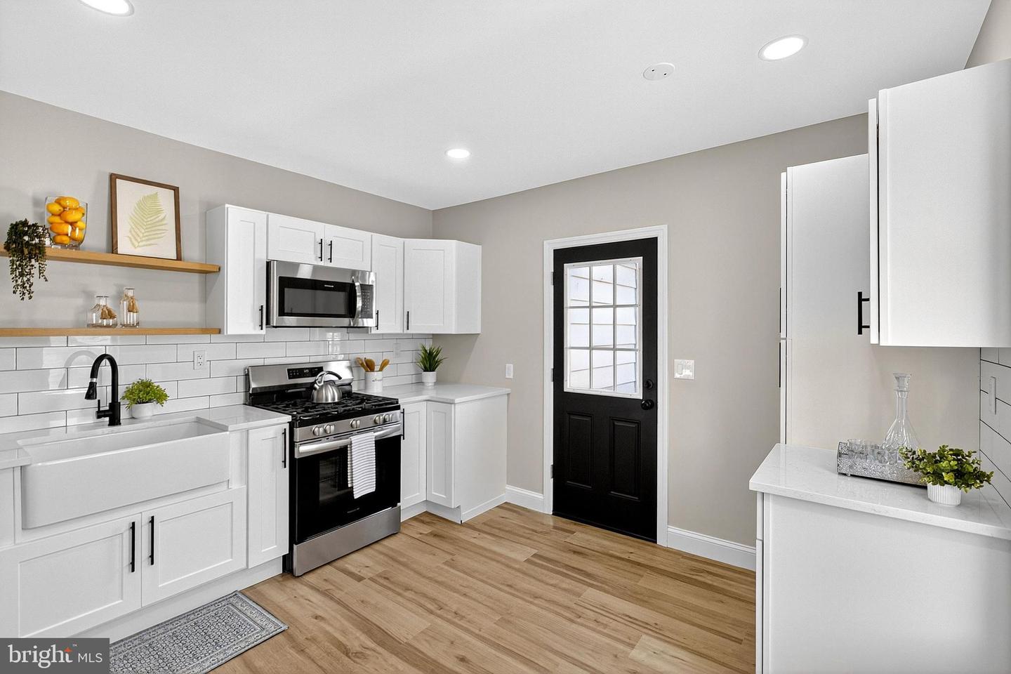 113 Centre Property Photo 16