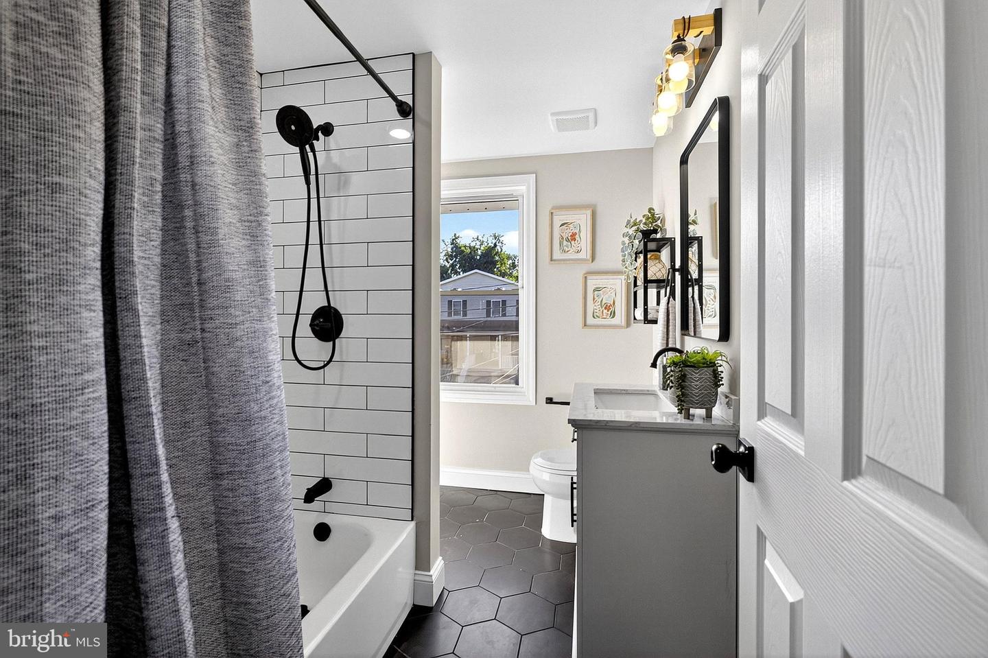 113 Centre Property Photo 32