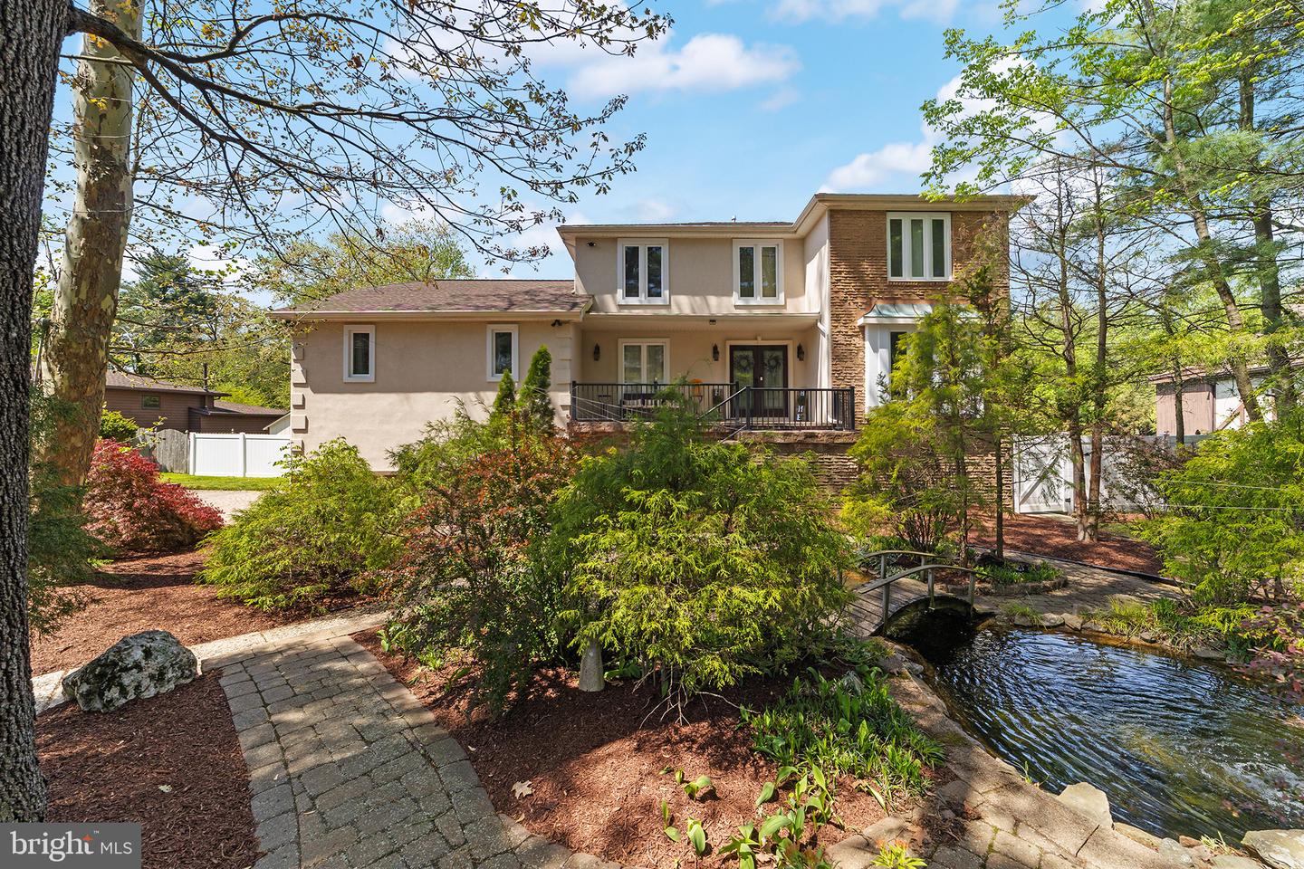 11 N Woodleigh Dr Property Photo 1