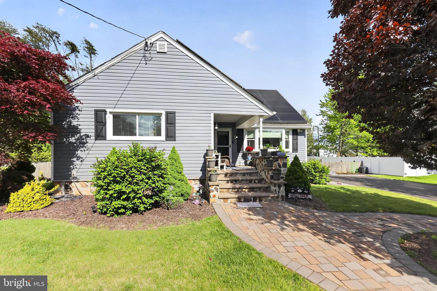 9 Charles Ave Property Photo 1