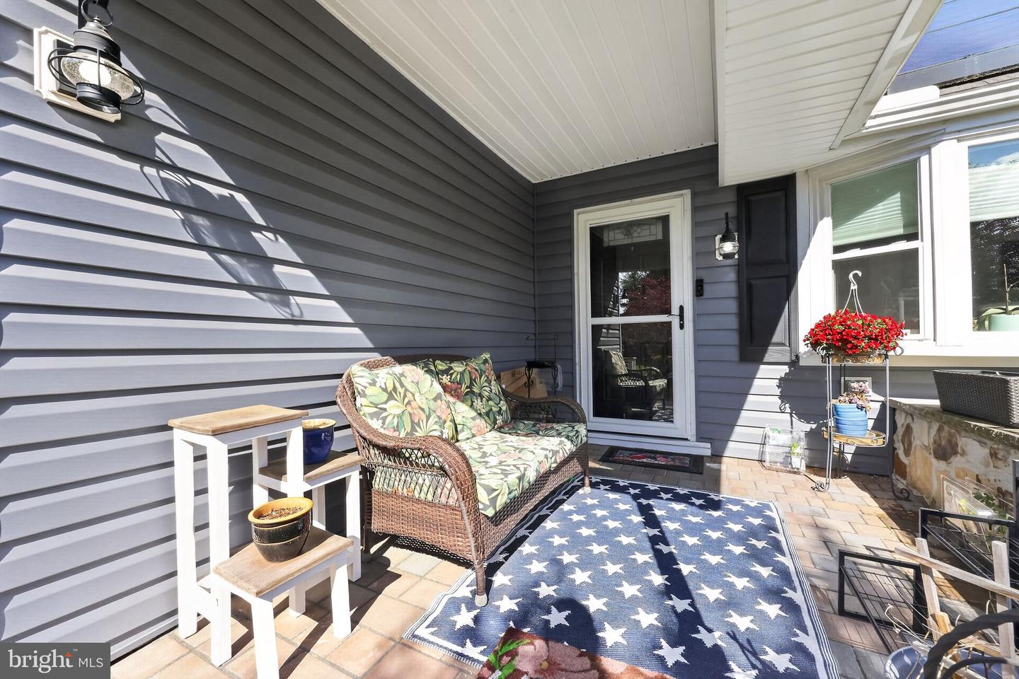 9 Charles Ave Property Photo 2