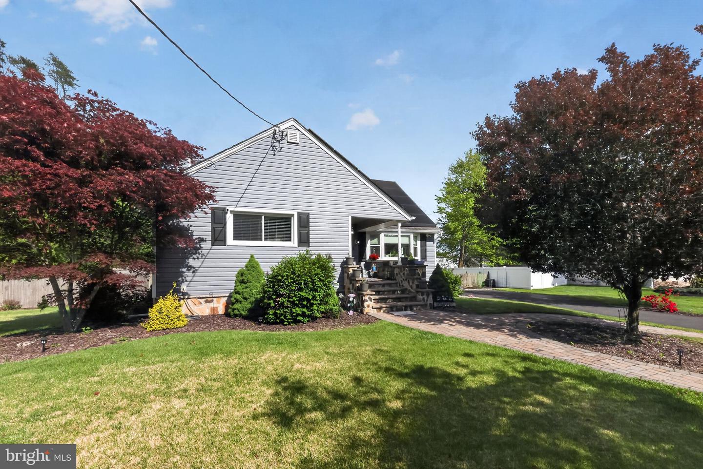 9 Charles Ave Property Photo 7