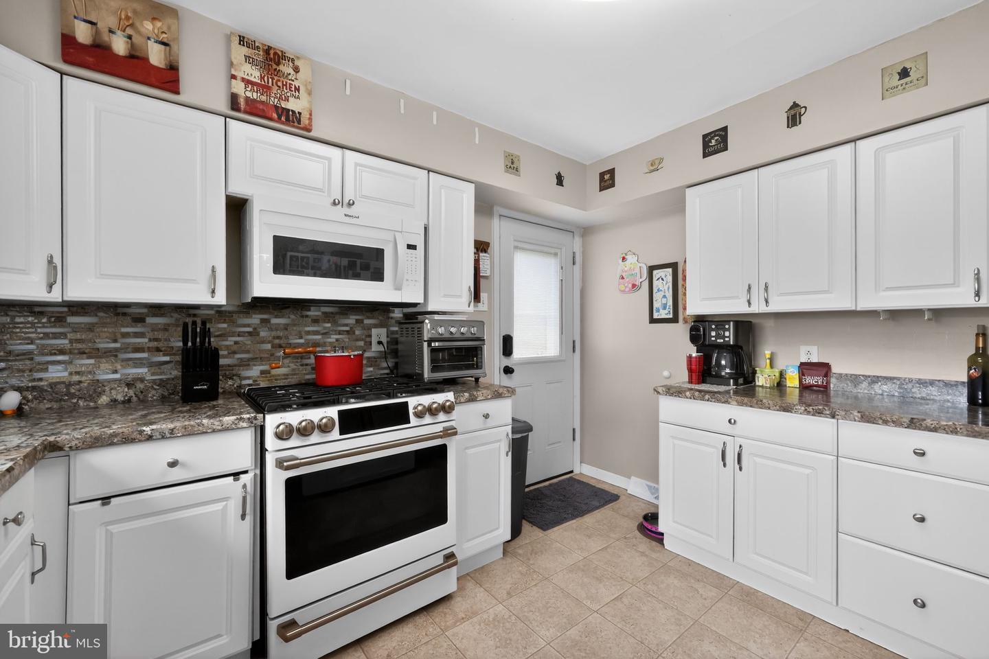9 Charles Ave Property Photo 12