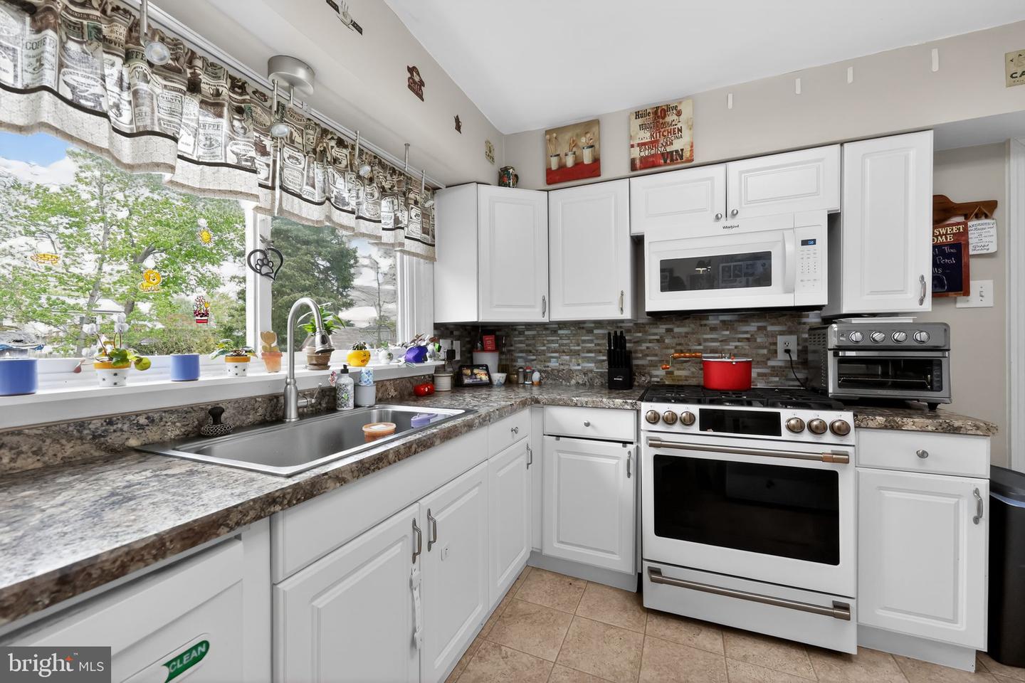 9 Charles Ave Property Photo 13