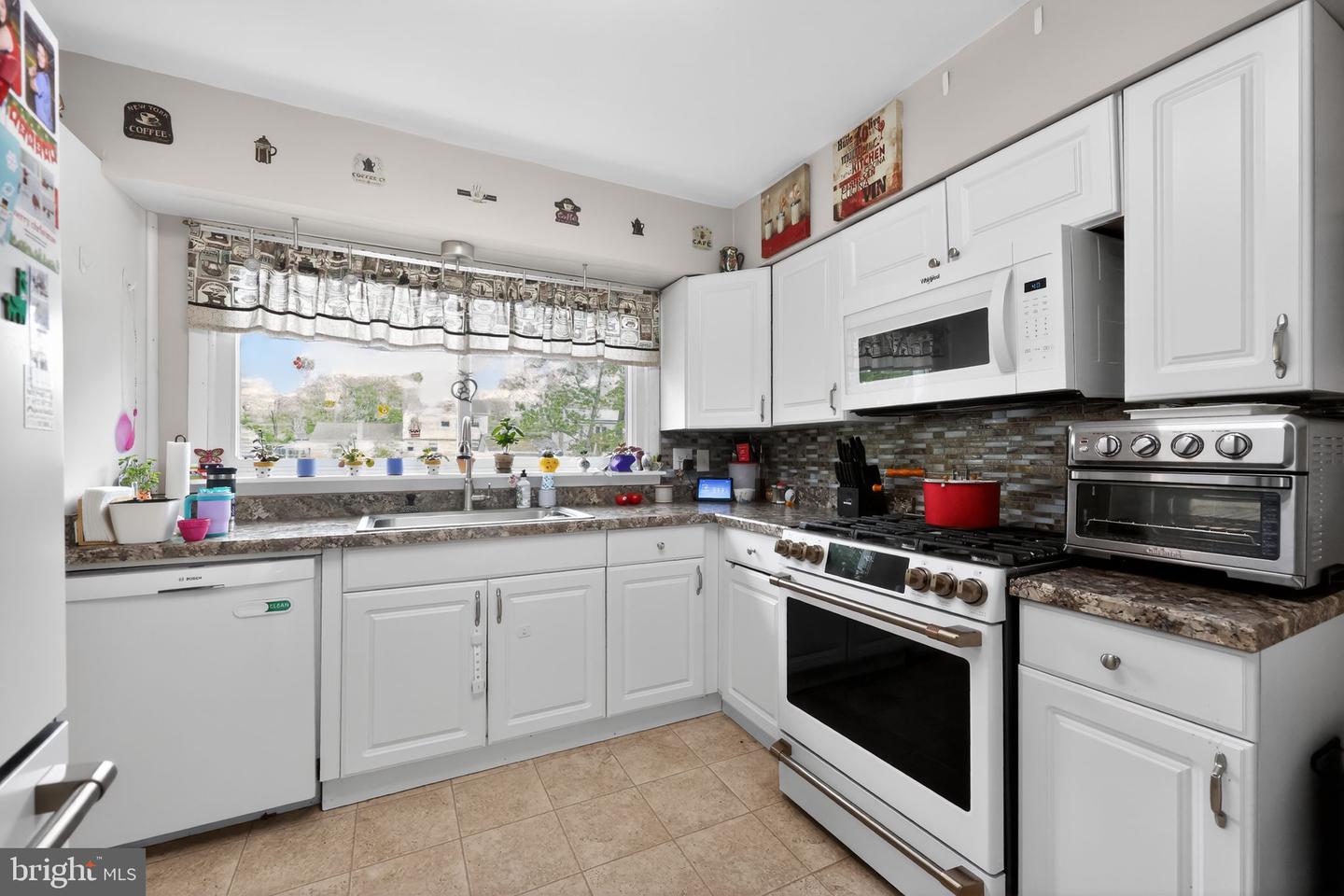 9 Charles Ave Property Photo 15