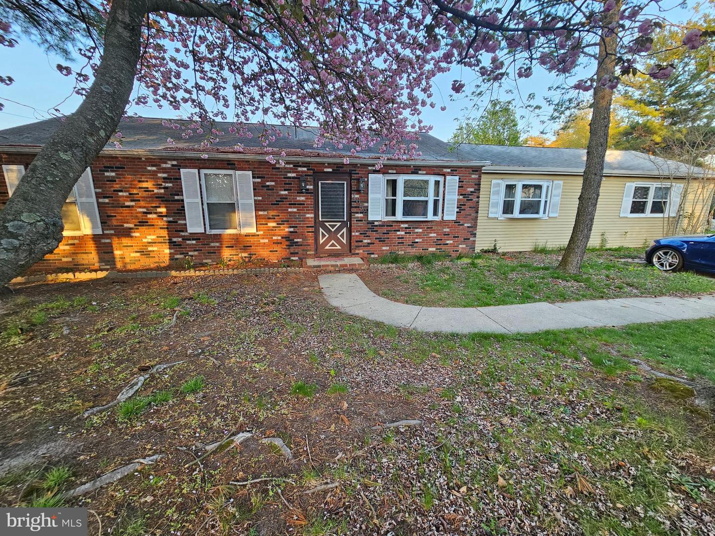 1652 New Brooklyn Rd Property Photo 1